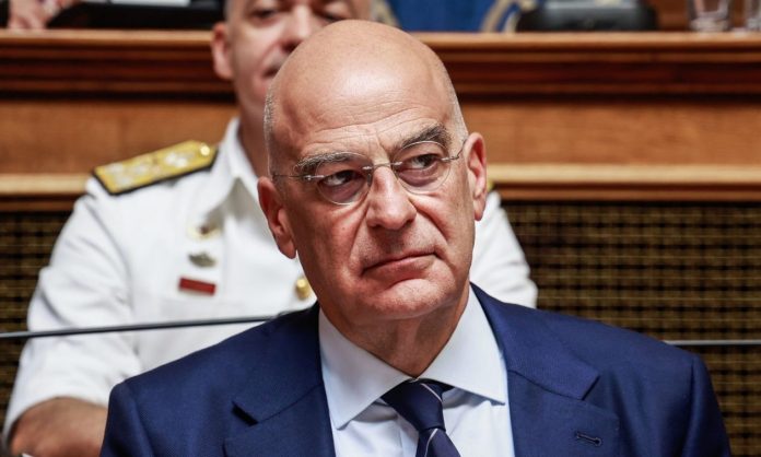 Ο Δένδιας και το «πάγωμα» του ανασχηματισμού