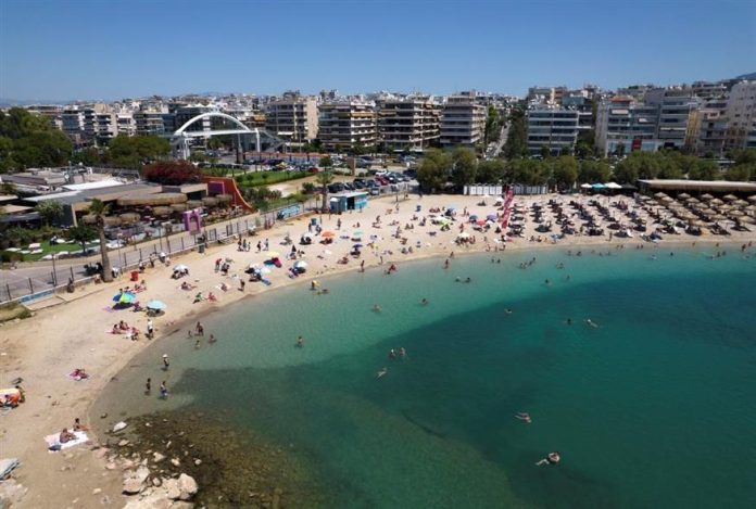 Τουρισμός: Γιατί οι επαγγελματίες του χώρου χαρακτηρίζουν «περίεργη» τη φετινή σεζόν – Η ακρίβεια «κόβει» τα έξοδα