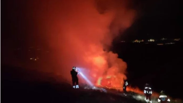 Φωτιά στο Παγγαίο Καβάλας: Ολονύχτια μάχη με διάσπαρτες εστίες – Ενισχύθηκαν οι δυνάμεις