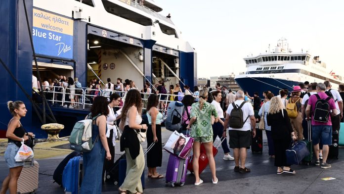 Η ακρίβεια «σκοτεινιάζει» το καλοκαίρι της κυβέρνησης