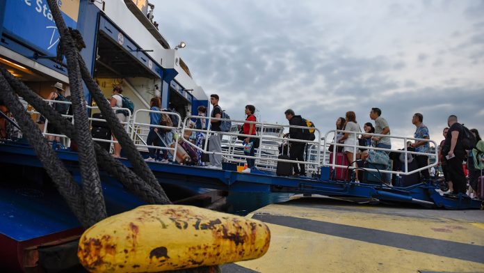 Ακτοπλοϊκά εισιτήρια: «Ζαλίζουν» οι τιμές – Φθηνότερο το ταξίδι “Βαρκελώνη-Ίμπιζα” από το “Πειραιάς-Ικαρία”