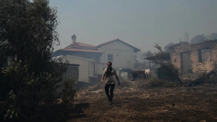 Φωτιές στην Αττική: Σε έως 24 δόσεις οι παγωμένες ασφαλιστικές οφειλές των πληγέντων επιχειρήσεων