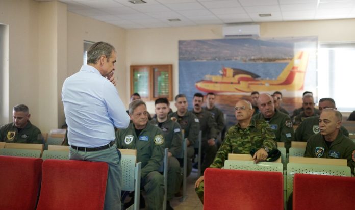 Ένας Αντιστράτηγος κι ένας Αντιναύαρχος αποδομούν το κυβερνητικό παραμύθι για τη φωτιά στην Αττική