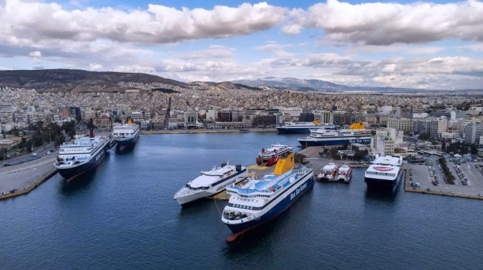 Λιμάνι Πειραιά: Σοβαρός τραυματισμός εργαζομένου – Έπεσε στο πόδι του βαρύ αντικείμενο από κλαρκ