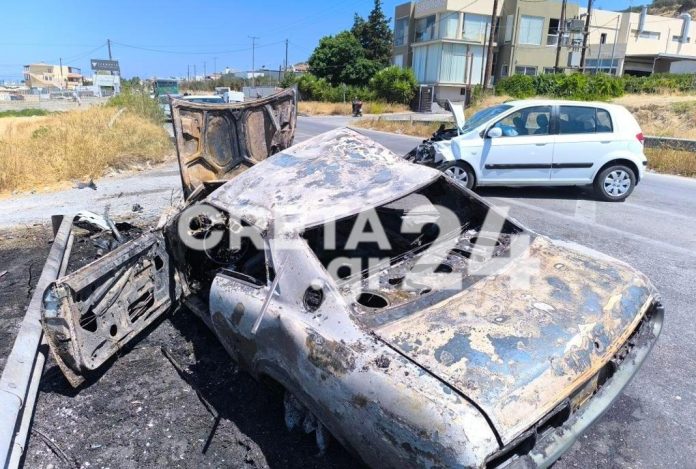 Ηράκλειο: Στις φλόγες αυτοκίνητο μετά από σφοδρή σύγκρουση – Σε σοβαρή κατάσταση 25χρονος