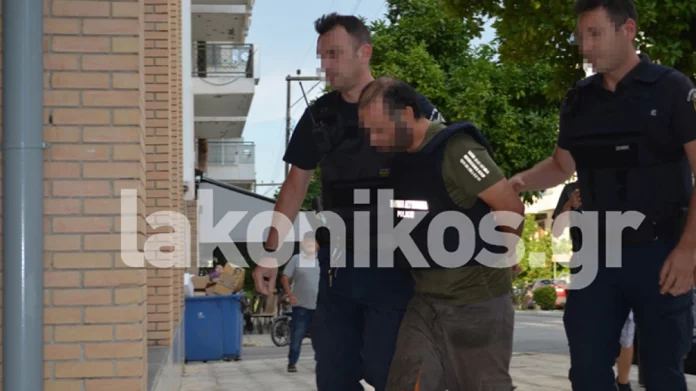 Σπάρτη: Γιούχαραν τον πατέρα που κατηγορείται ότι βίαζε την 9χρονη κόρη του – (VIDEO)