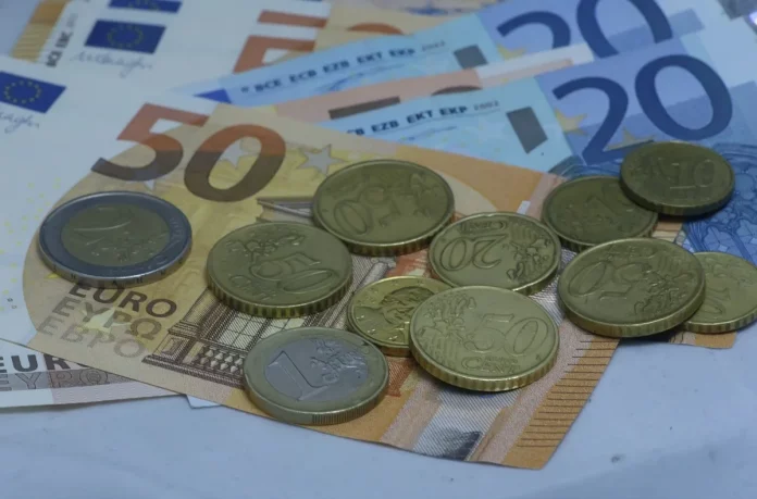 ΑΑΔΕ: Τα νοικοκυριά δυσκολεύονται να πληρώσουν το φόρο εισοδήματος, άνετες οι επιχειρήσεις στις πληρωμές