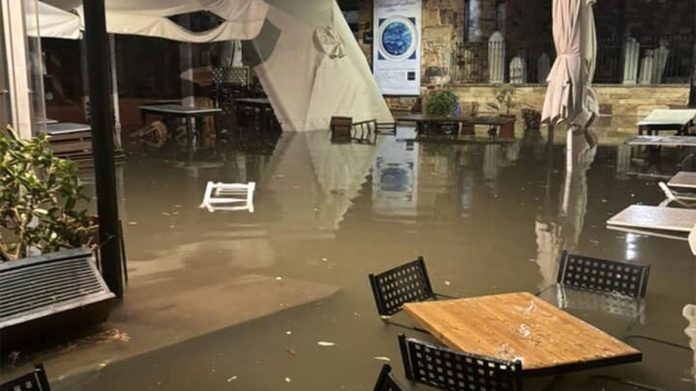 Σημαντικές καταστροφές από την κακοκαιρία στη Χίο – Ζημιές στο μαστίχι, πλημμύρισε η αίθουσα του αεροδρομίου