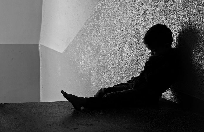 Εξι κατηγορούμενοι για τον βιασμό πεντάχρονου