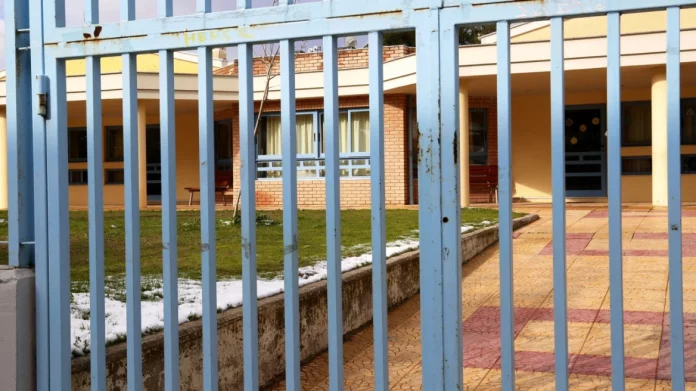 Ελεύθερος με περιοριστικούς όρους ο 16χρονος που τραυμάτισε συμμαθητή του μέσα στο σχολείο στο Ηράκλειο