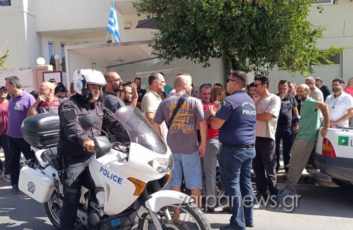 Κρήτη: Έφοδος με συνδρομή της ΕΛ.ΑΣ. σε αρχιτεκτονικό γραφείο – Φωνές, απειλές και χειροδικίες (video)