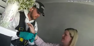 Έσεξ: Η στιγμή της σύλληψης γυναίκας που σκότωσε τους γονείς της και τους έκρυψε σε τάφους για 4 χρόνια