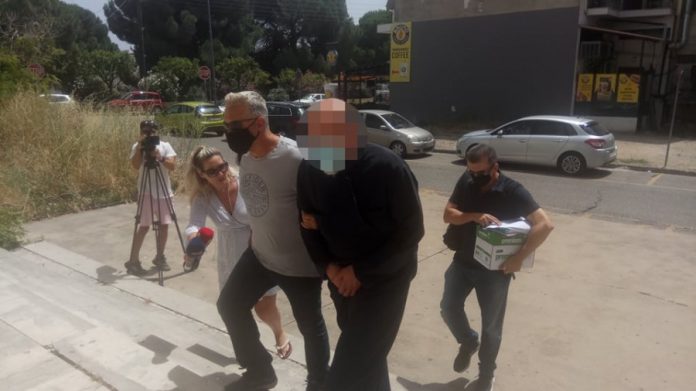 Αγρίνιο: Ιερέας προφυλακισθείς για βιασμούς ανηλίκων συνεχίζει να πληρώνεται κανονικά