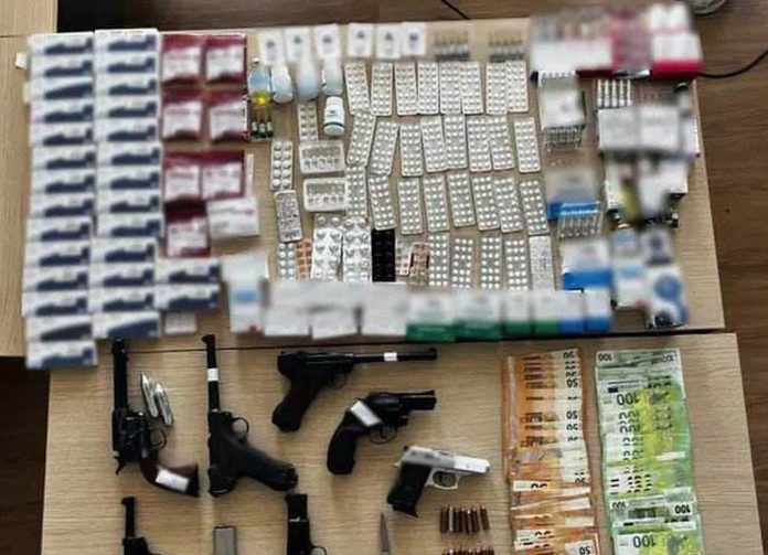 Θεσσαλονίκη: Τους τσάκωσαν στο Καπάνι την ώρα της παράδοσης κούτας με 540 πακέτα λαθραίων τσιγάρων