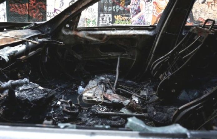 Πάτρα: Μπαράζ εμπρησμών σε αυτοκίνητα – Δύο άνδρες στο κάδρο της Αστυνομίας