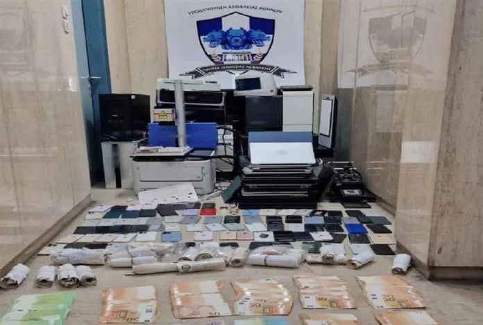 ΕΛΑΣ: Συνελήφθη άνδρας που φέρεται να έφτιαχνε πλαστά διαβατήρια – Τι βρέθηκε στην κατοχή του