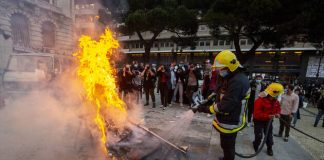 Ταραχές στην Πορτογαλία: Μετανάστες στήνουν μπλόκα σε δρόμους