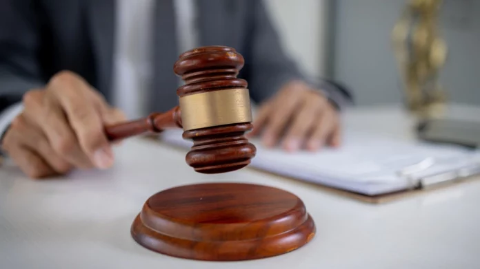 64χρονος δικηγόρος έχασε τέταρτη μάχη με τη Δικαιοσύνη – Οι ερωτικές συνευρέσεις με ανήλικα κοριτσάκια και τα sms στο ίντερνετ