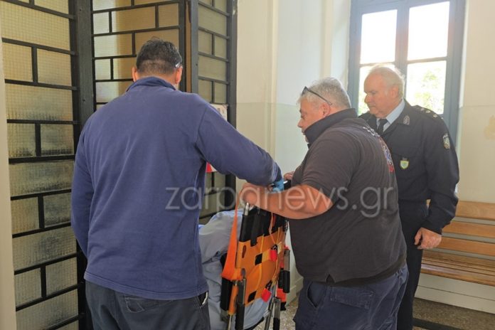 Χανιά: Αναστάτωση και ξαφνική διακοπή στη δίκη του καθηγητή για ασέλγεια – Έπεσε κάτω, τον πήρε το ασθενοφόρο (VIDEO)