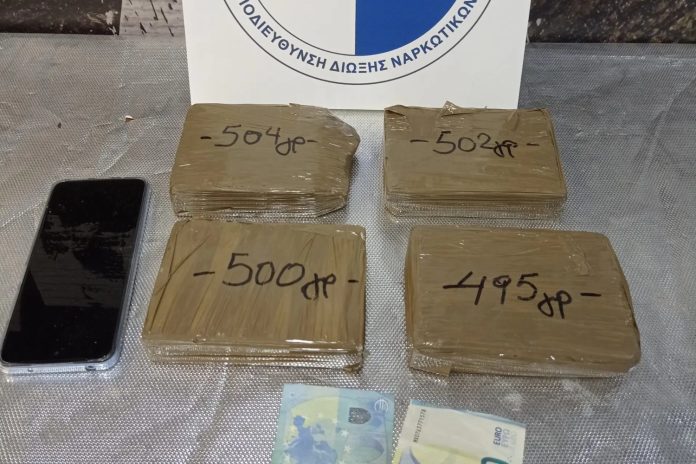 Πάνω από δύο κιλά ηρωίνη κατασχέθηκαν σε επιχείρηση της Δίωξης Ναρκωτικών – Συνελήφθη 30χρονος