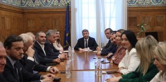 ΠΑΣΟΚ: Τα νέα πρόσωπα και η «παλιά φρουρά» – Ποιοι βρίσκονται δίπλα στον Νίκο Ανδρουλάκη