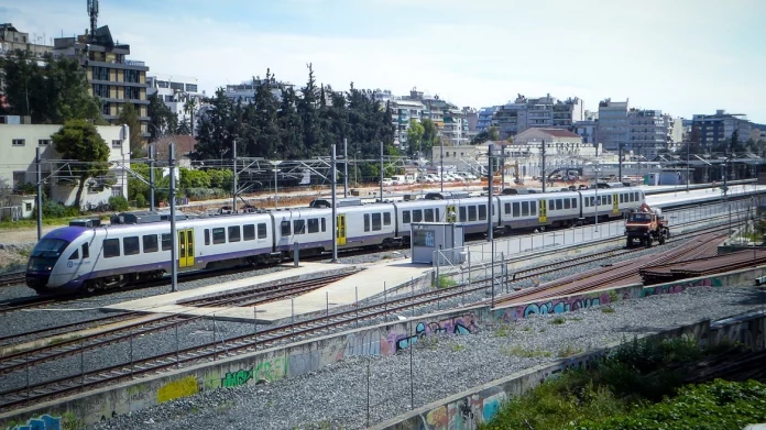 Προαστιακός: Σε διαθεσιμότητα ο ελεγκτής που έλαβε χρηματικό ποσό από επιβάτη