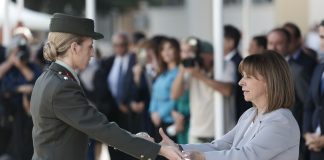 Θεσσαλονίκη: Τα ξίφη στους νέους αξιωματικούς της ΣΣΑΣ επέδωσε η Κατερίνα Σακελλαροπούλου (φωτο)