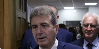 Καμαρώνει ο Χρυσοχοΐδης που αυξήθηκαν οι συλλήψεις ανηλίκων