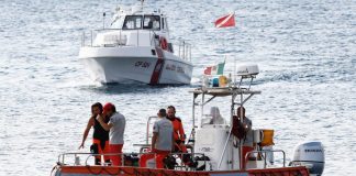 Ναυάγιο τουριστικού σκάφους στην Ερυθρά Θάλασσα: Εντοπίστηκαν τρεις σοροί – Έρευνες για τους 13 αγνοούμενους