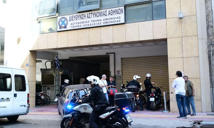 Νέα “επιτυχία” της ΕΛ.ΑΣ – Έκλεψαν τρία κατασχεμένα οχήματα από το Α.Τ Ομόνοιας και δεν το είχαν αντιληφθεί επί μέρες !