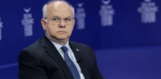 Η «επιζήσασα» ΕΑΒ και ο αόρατος ρόλος του Ντένη Πλέσσα Η «επιζήσασα» ΕΑΒ και ο αόρατος ρόλος του Ντένη Πλέσσα