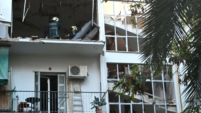 Αμπελόκηποι: Καθαρά τα δύο όπλα που βρέθηκαν στο διαμέρισμα που έγινε έκρηξη