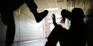 Άγριος ξυλοδαρμός νεαρού στην Καλλιθέα – Τι λέει η μητέρα του θύματος