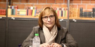 Ο Οικονόμου τα έβαλε με τη Τσιριγώτη… η οποία δεν ήταν καν στην Επιτροπή