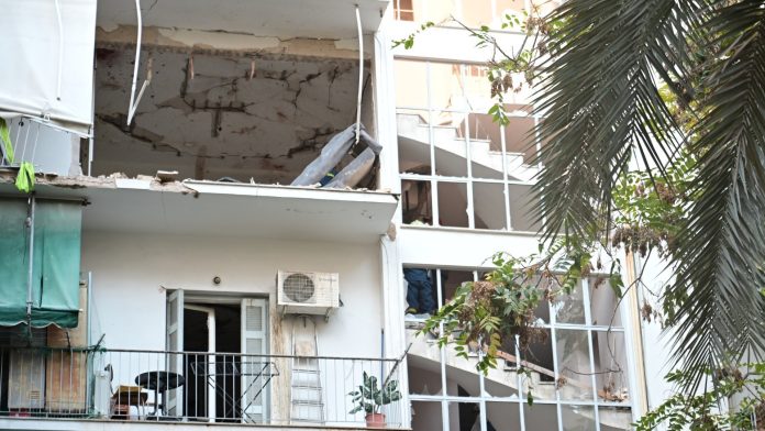 Θρίλερ με άρωμα τρομοκρατίας στους Αμπελόκηπους: Βρέθηκε όπλο στο διαμέρισμα – «γιάφκα» που βλέπουν οι αρχές, ερευνάται και δεύτερη γυναίκα
