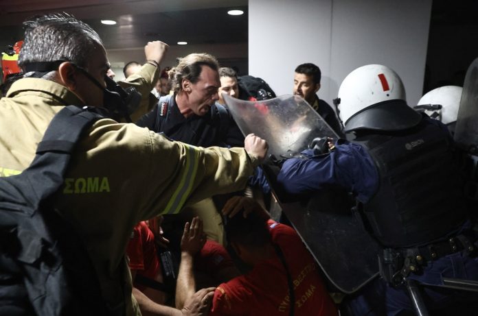 Αντιπρόεδρος συμβασιούχων πυροσβεστών: «Ζητάμε την απομάκρυνση της Κ.Δημογλίδου – Κάθε Οκτώβριο τρώμε ξύλο»