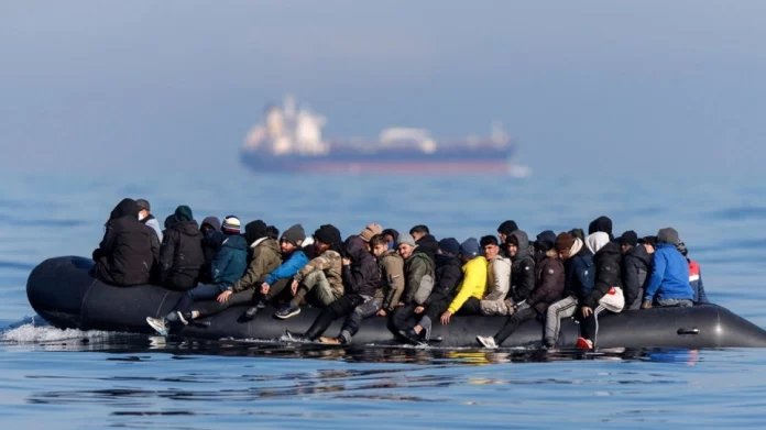 Κρήτη: Εντοπίστηκε σκάφος με μετανάστες νότια του νησιού