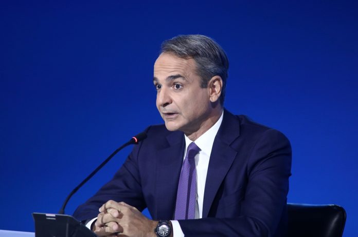 Ο Τραμπ οδηγεί την κυβέρνηση δεξιότερα