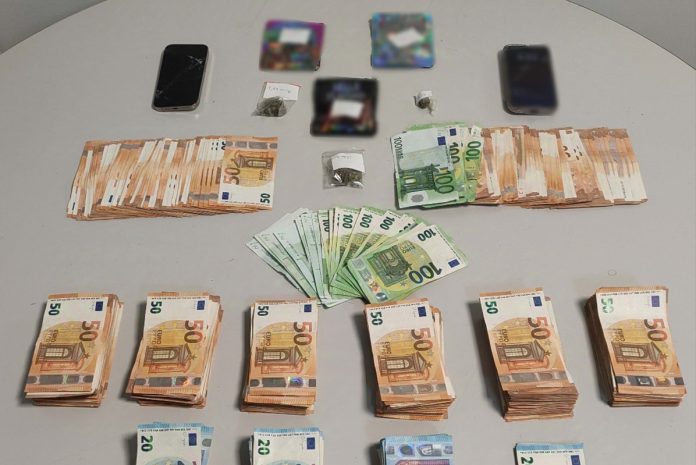 Θεσσαλονίκη: Χειροπέδες σε δύο άτομα για κατοχή και διακίνηση ναρκωτικών – Αντιστάθηκαν σθεναρά κατά τη σύλληψη
