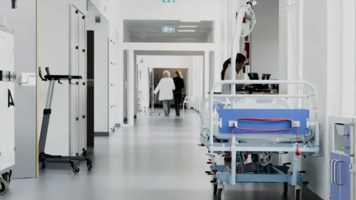 Συνελήφθη 21χρονος στο Μεσολόγγι για επεισόδιο στο νοσοκομείο και τον τραυματισμό αστυνομικού