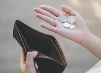 H Eurostat διαλύει το αφήγημα Μητσοτάκη περί βελτίωσης της ζωής των Ελλήνων – Αυξήθηκε η φτώχεια από το 2019 ΟΟΣΑ για την Ελλάδα: Μισθοί στα τάρταρα, απογοήτευση στα ύψη