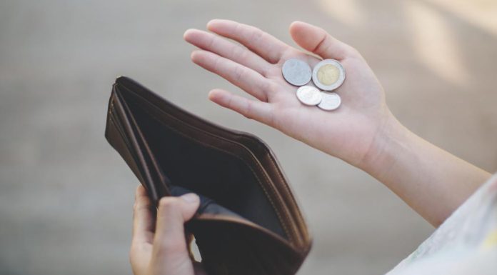 H Eurostat διαλύει το αφήγημα Μητσοτάκη περί βελτίωσης της ζωής των Ελλήνων – Αυξήθηκε η φτώχεια από το 2019 ΟΟΣΑ για την Ελλάδα: Μισθοί στα τάρταρα, απογοήτευση στα ύψη