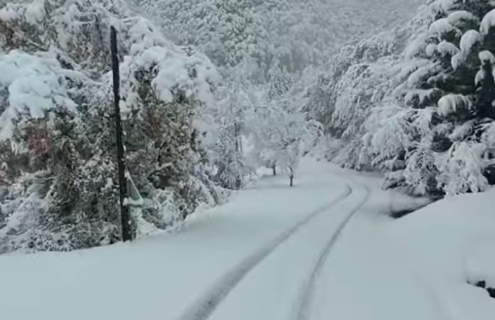 Στα “λευκά” το Σέλι Ημαθίας, η Καστοριά, η Φλώρινα και η Κοζάνη – Ειδυλλιακές εικόνες από τα χιονισμένα τοπία