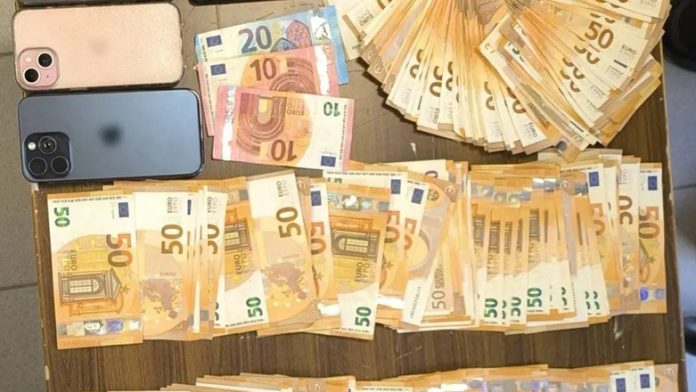 Δύο συλλήψεις ατόμων στο Ζεφύρι για κλοπές και απάτες