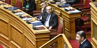 Κόντρα Χατζηδάκη – Ανδρουλάκη στη Βουλή για το φορολογικό νομοσχέδιο: «Πήρατε το manual του λαϊκισμού» – «Στα χέρια σας χρεοκοπούσε η Ελλάδα»