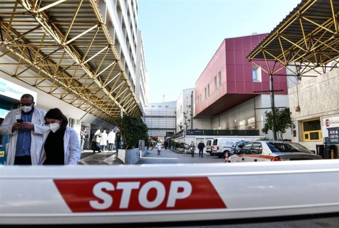Νοσοκομεία: Μπλοκαρισμένες ακόμη οι εφημερίες – Γιατί συνεχίζονται οι τεράστιες αναμονές