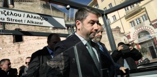 Πιο κοντά στον Κ. Μητσοτάκη ο Ν. Ανδρουλάκης