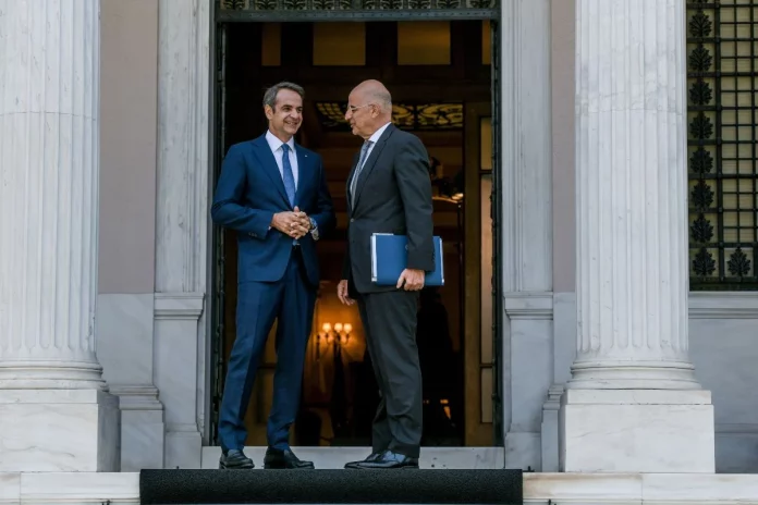 Το παιχνίδι των λέξεων: Ο Δένδιας κρατά αποστάσεις ασφαλείας από τον Μητσοτάκη