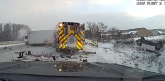 Φορτηγό συγκρούεται με πυροσβεστικό όχημα επάνω σε παγωμένο δρόμο στο Μίσιγκαν – (VIDEO)