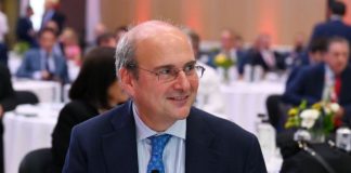 Το ΥΠΟΙΚ πέταξε 36.500 ευρώ για επικοινωνιακό σόου